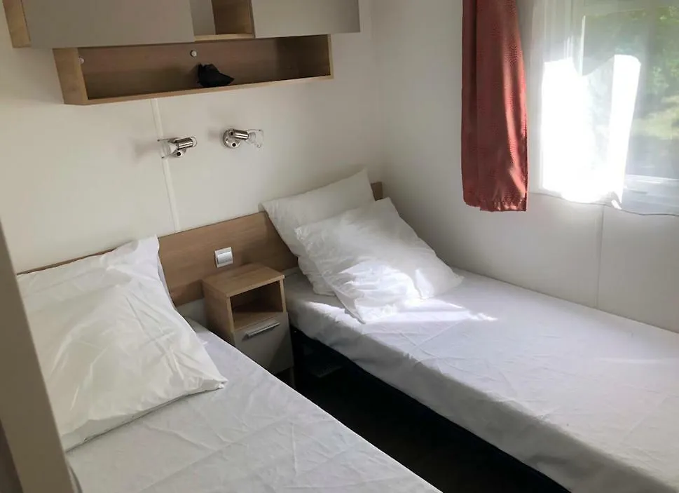 Mobil Home Proche Du Plan D'Eau D'Embrun Holiday park